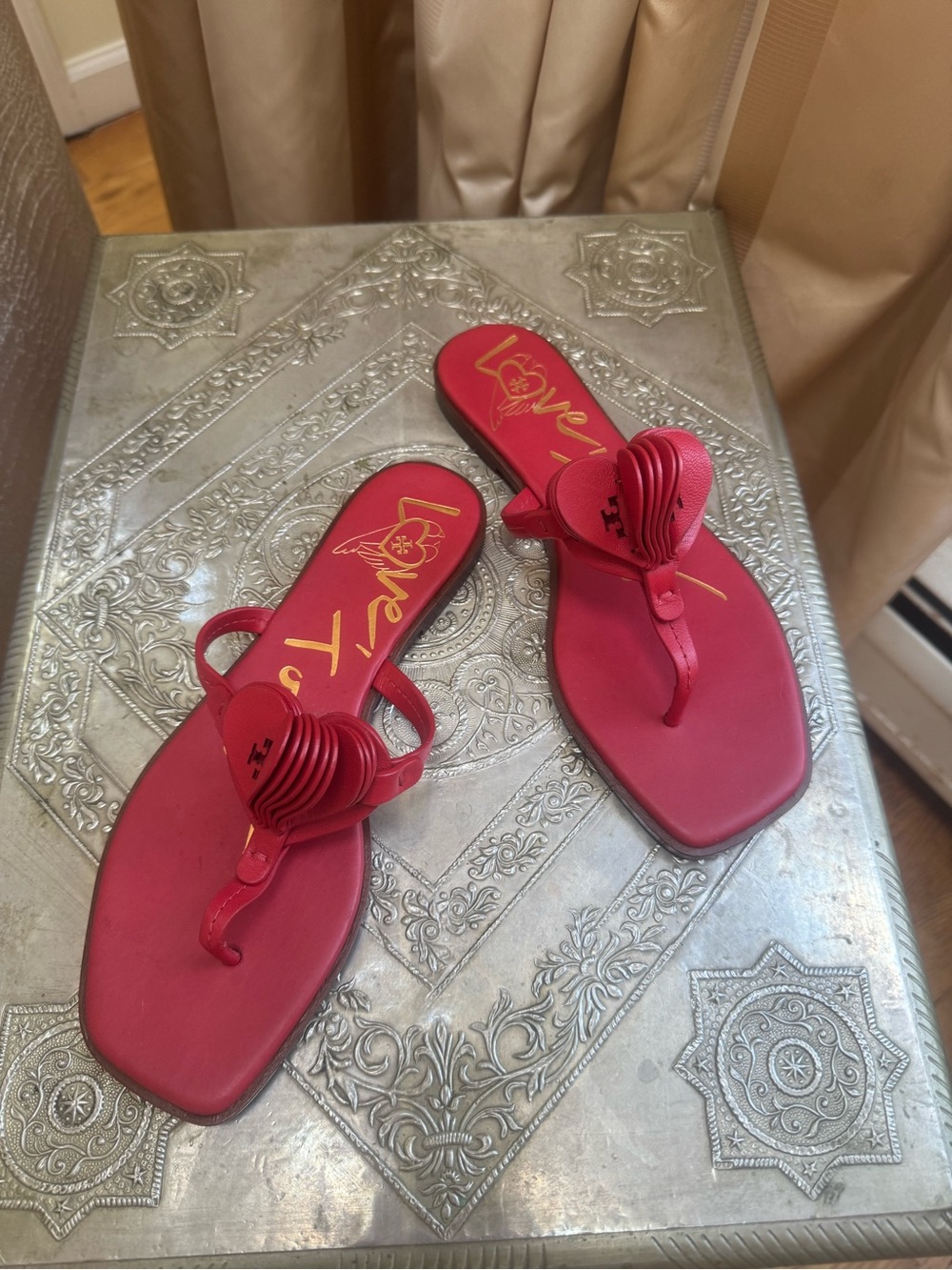 NWOT Tory Burch Red Heart-Detail Women's Flip Flop Sandals